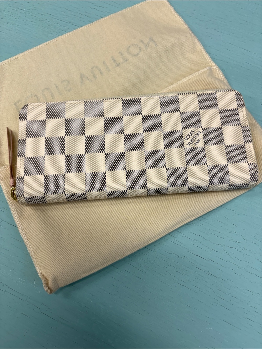 Louis Vuitton Full length zip around wallet in the damper Azur canvas. AUTHENTIC